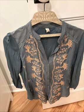 TINY XS Embroidered Floral Button-Front Women’s Top